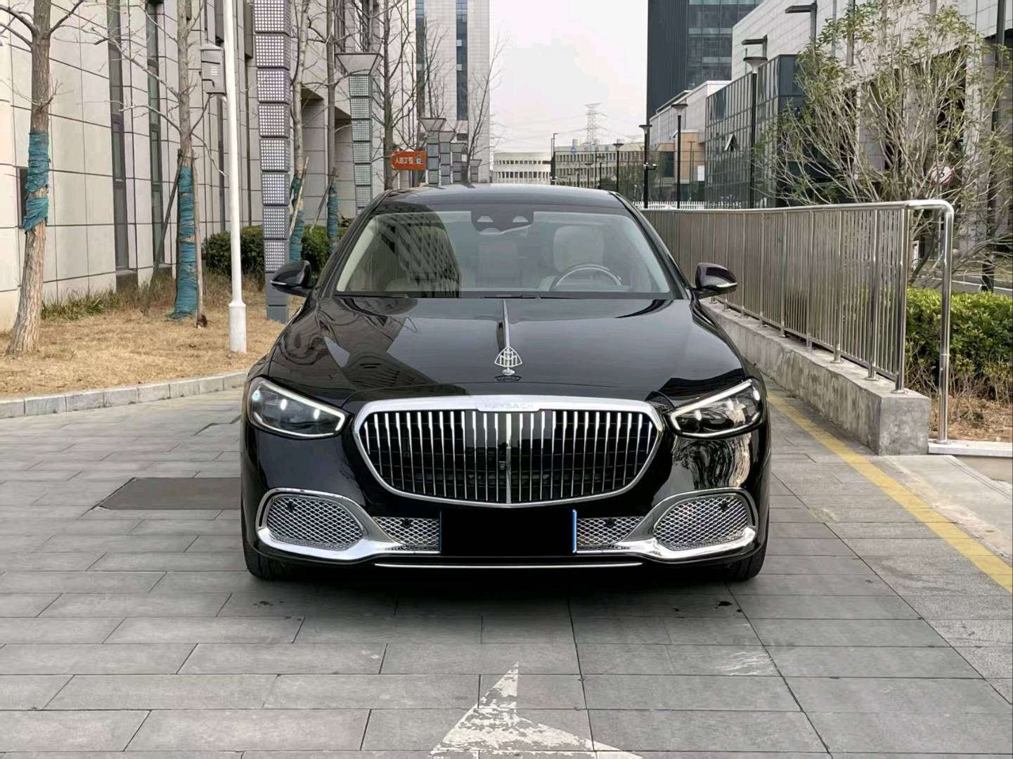 奔驰迈巴赫S级黑色2023年11月