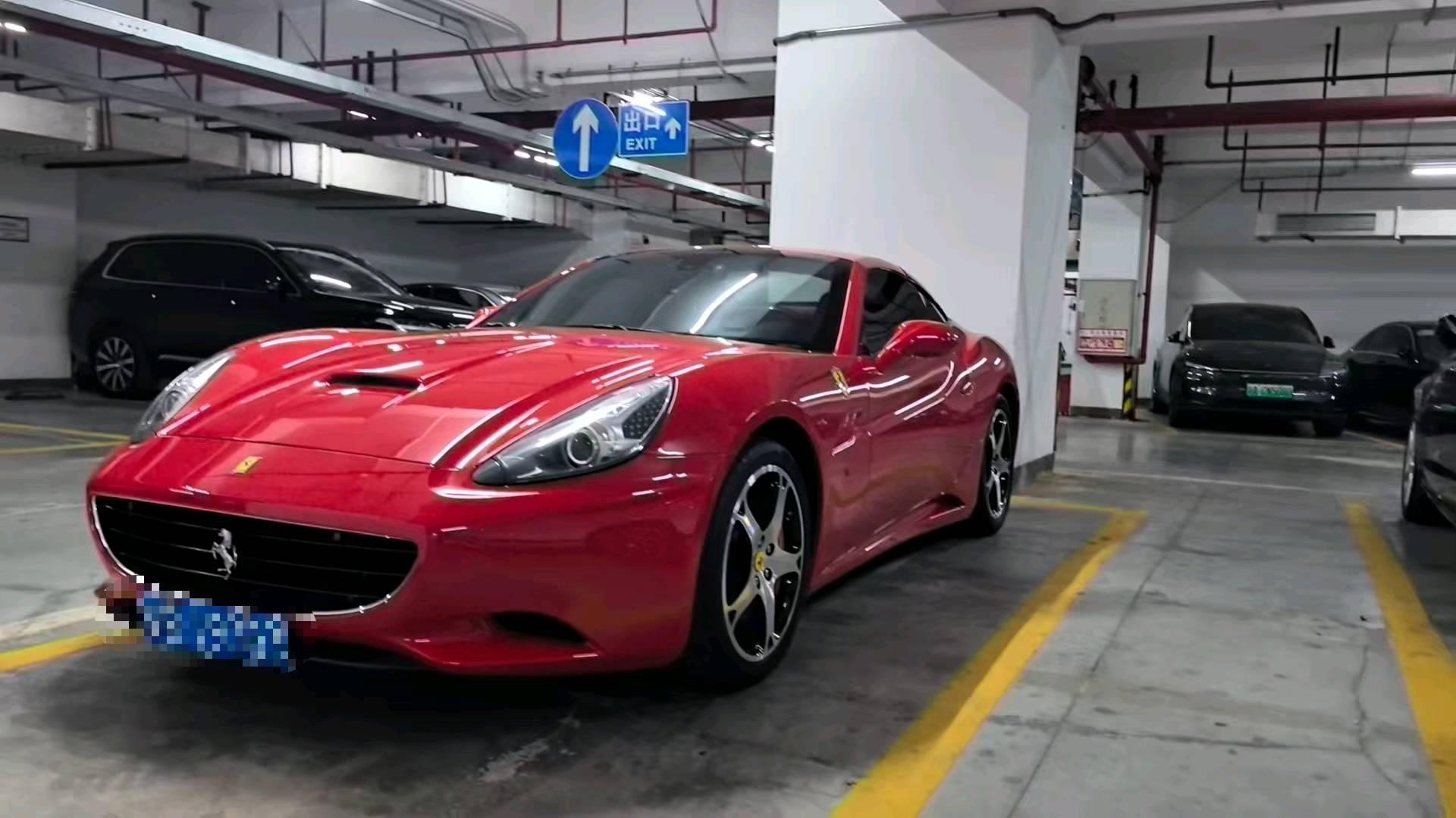 法拉利California T红色2013年03月