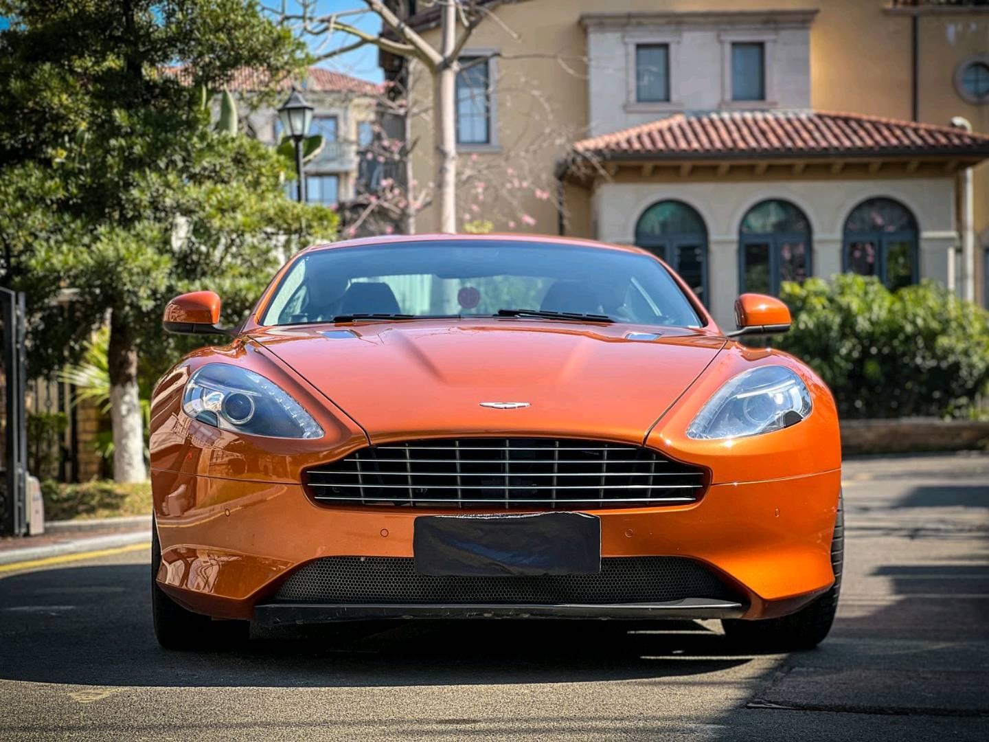 阿斯顿马丁Virage黄色2011年12月