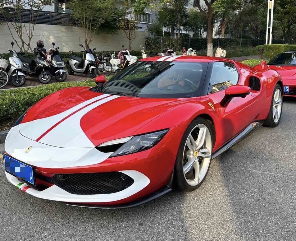 法拉利296红色2023年08月