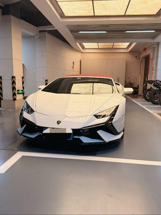 兰博基尼Huracan白色2023年03月