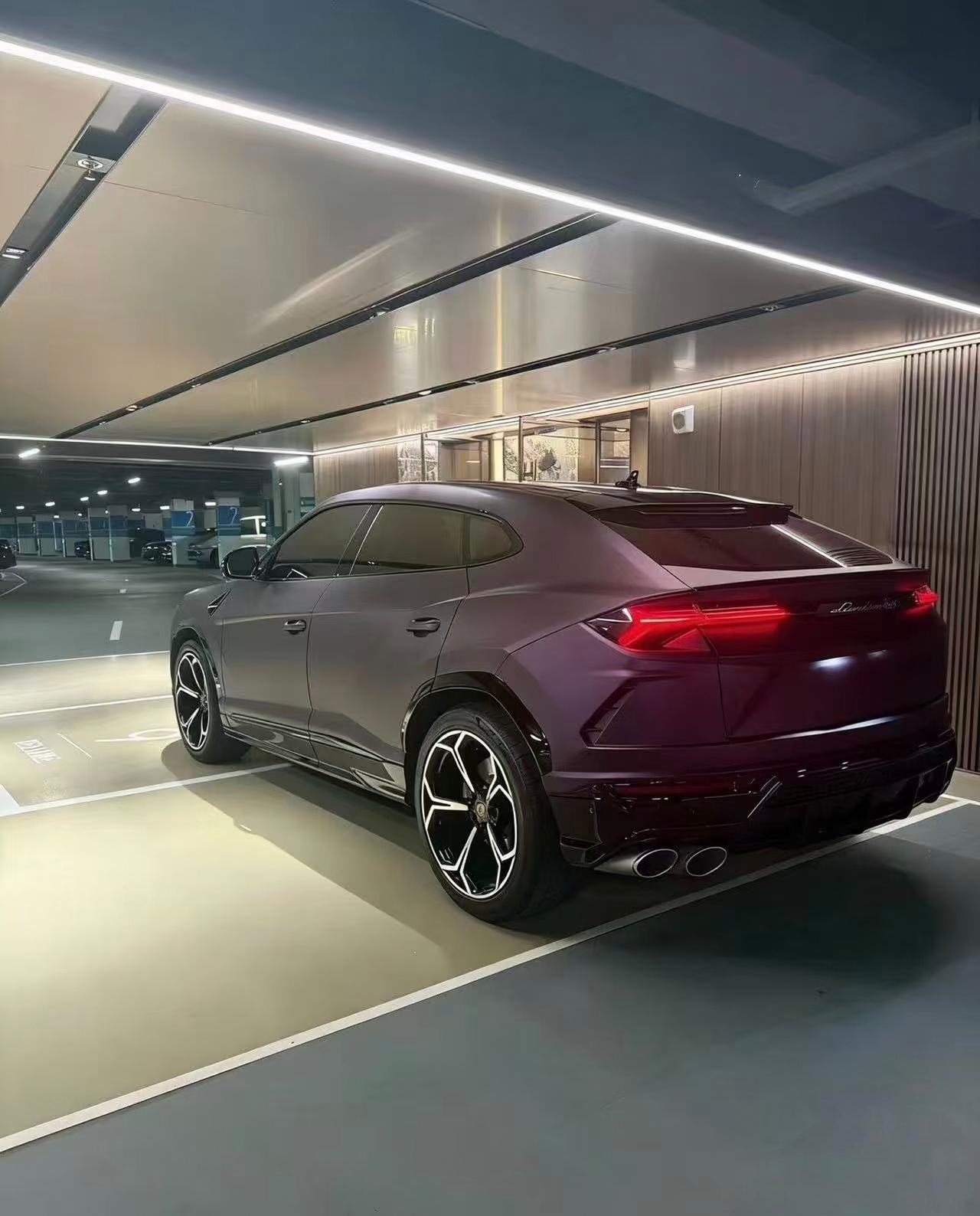 兰博基尼Urus白色2021年06月