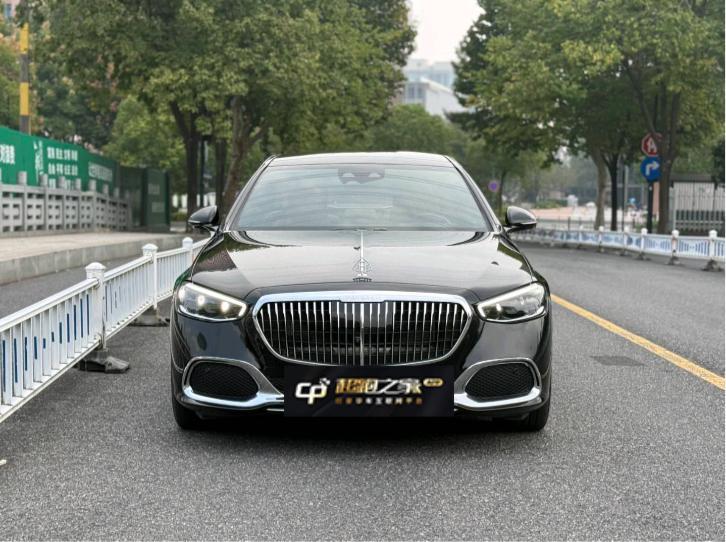 奔驰迈巴赫S级黑色2025年02月