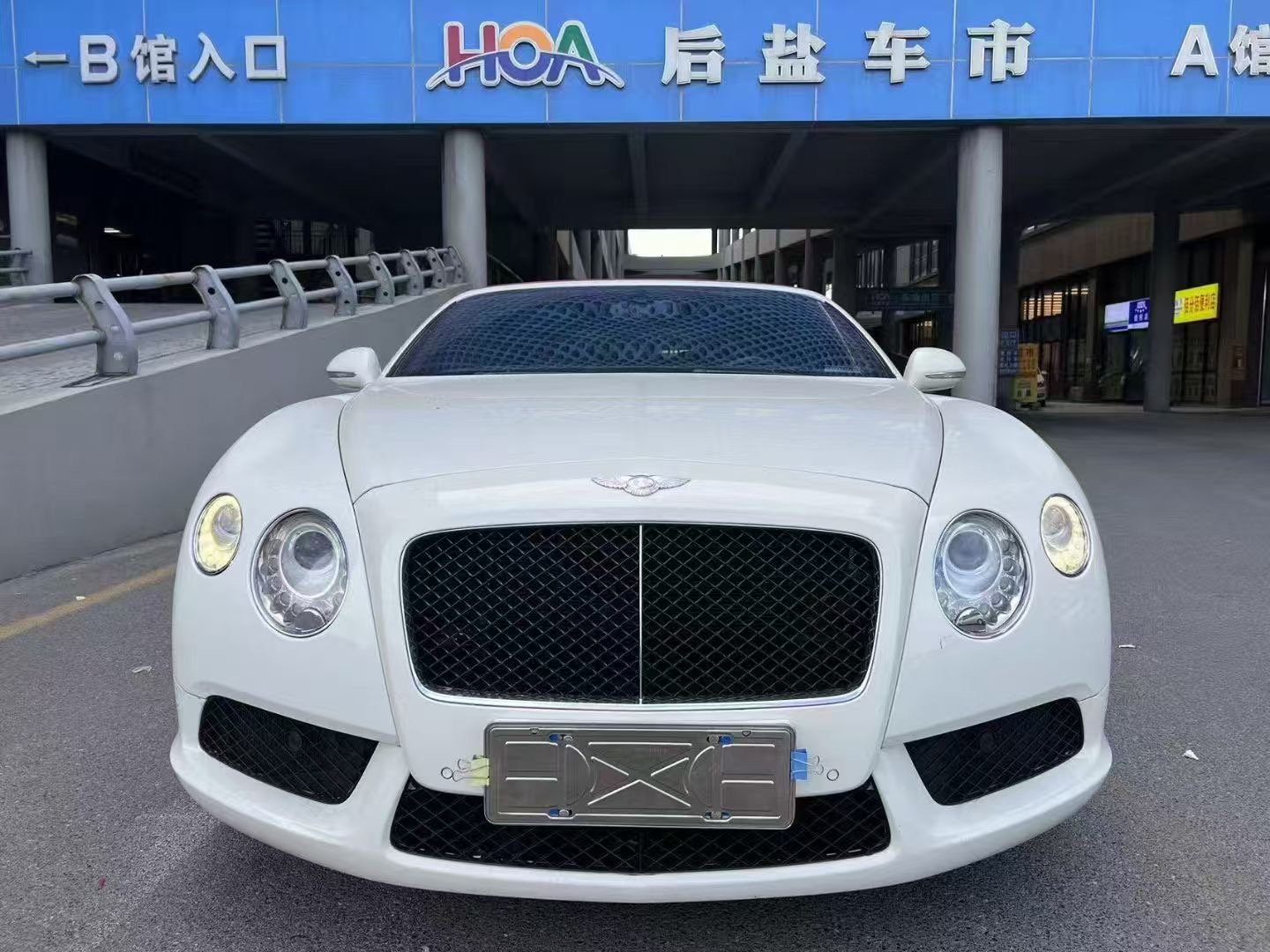 宾利欧陆GT白色2014年06月