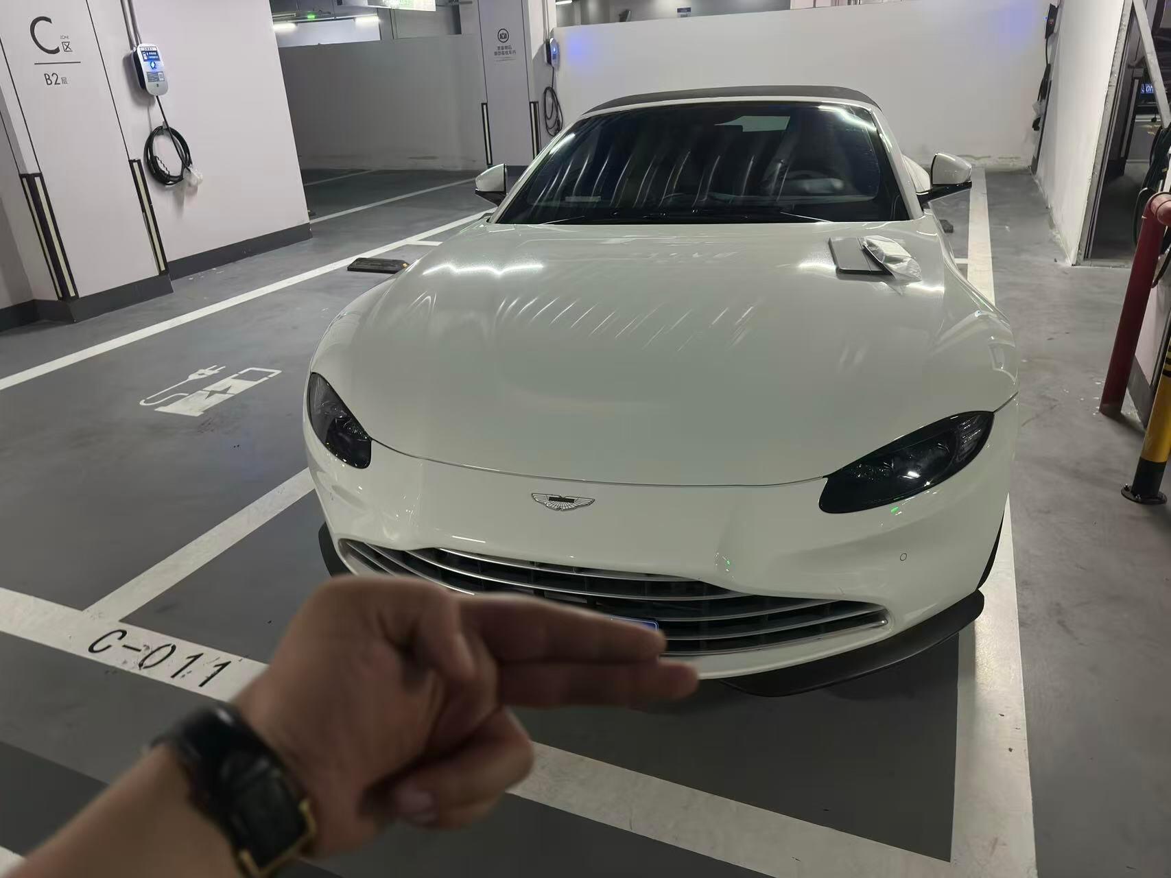 阿斯顿马丁Vantage 白色2022年04月