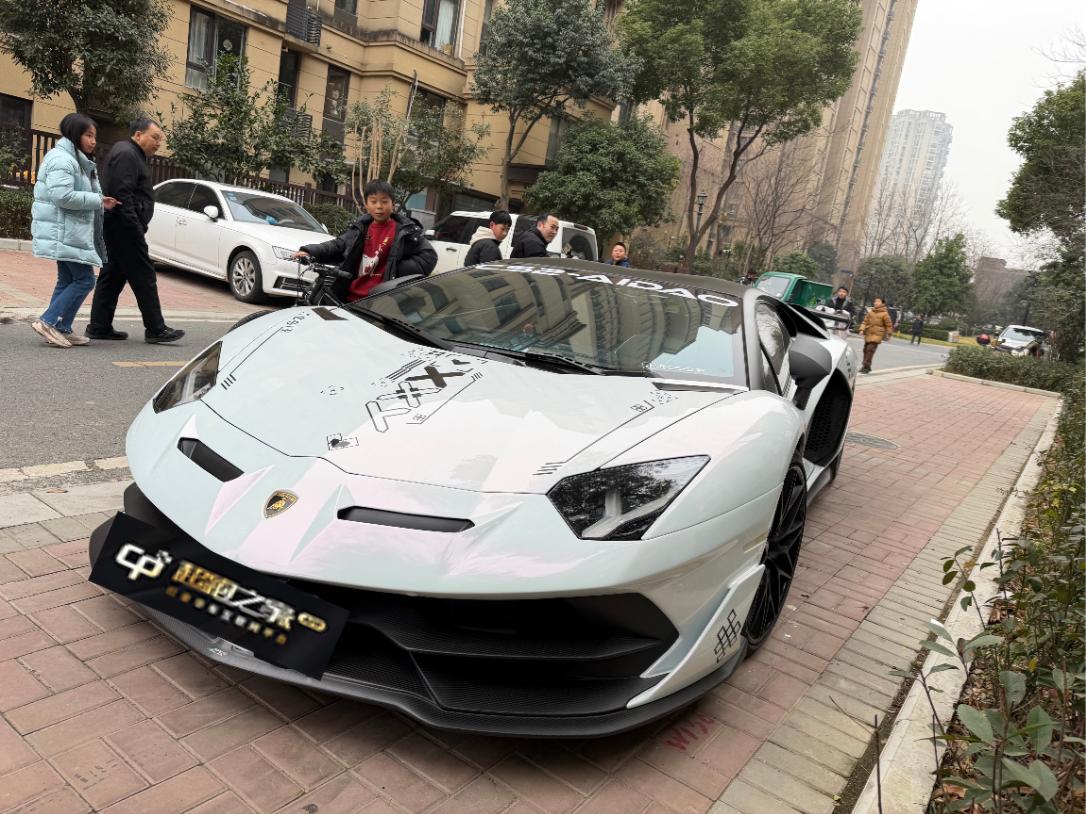 兰博基尼Aventador蓝色2012年10月