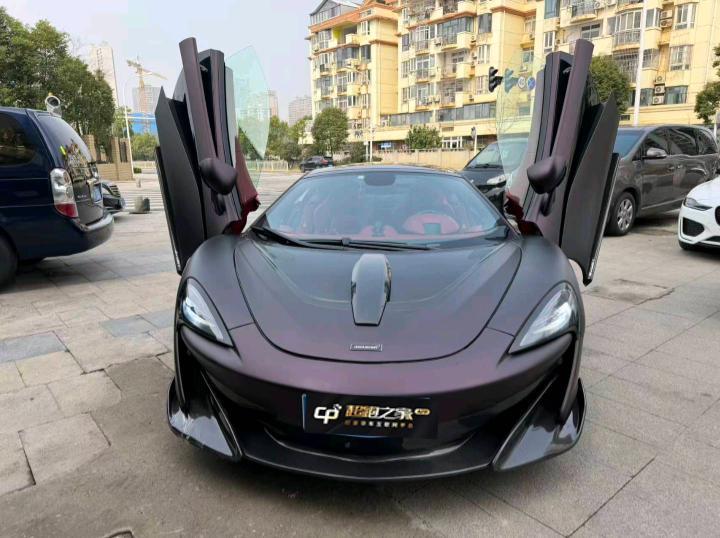 迈凯伦570白色2017年02月