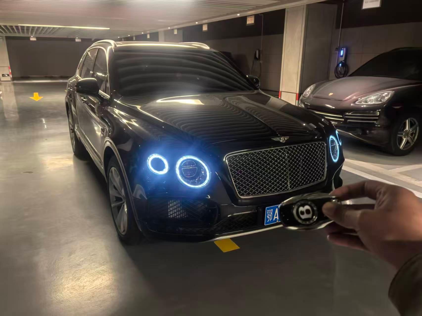 宾利添越插电混动黑色2023年03月