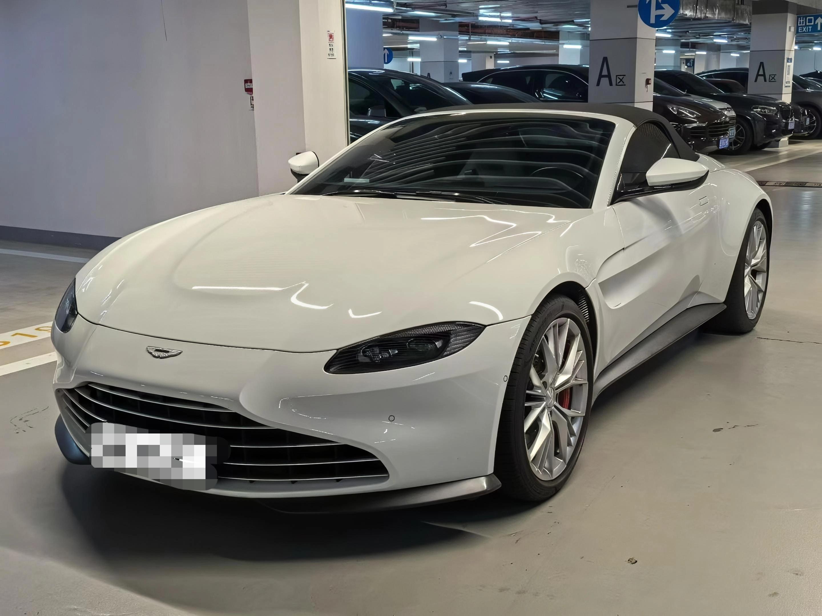 阿斯顿马丁Vantage 白色2022年04月