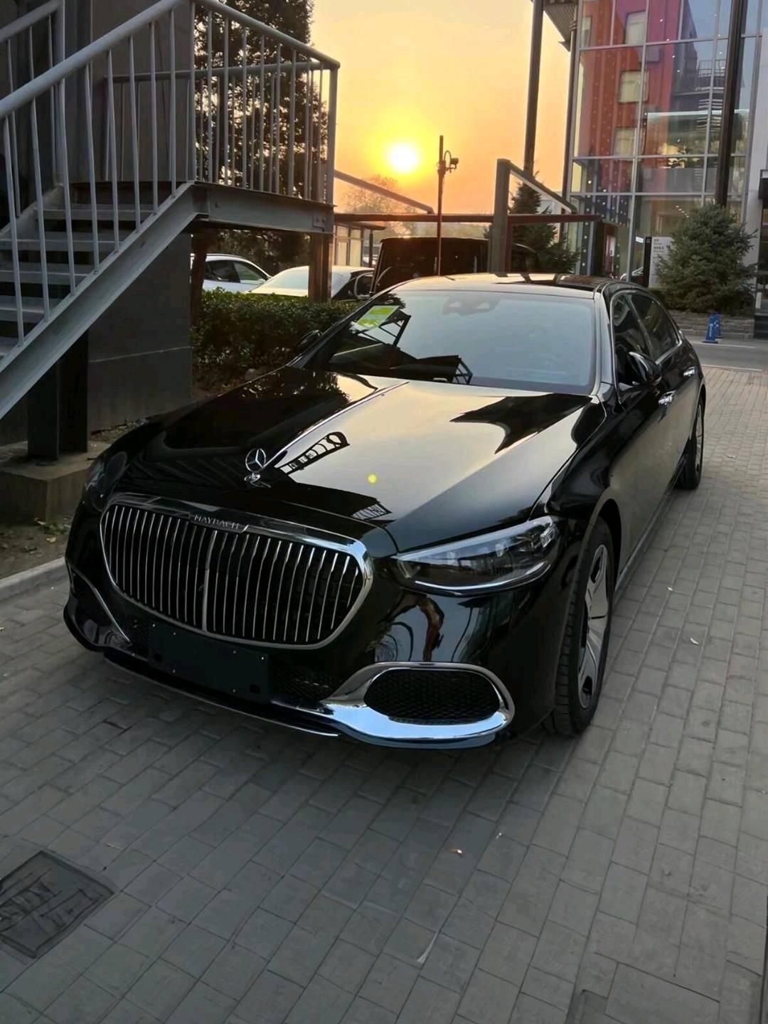 奔驰迈巴赫S级黑色2023年04月