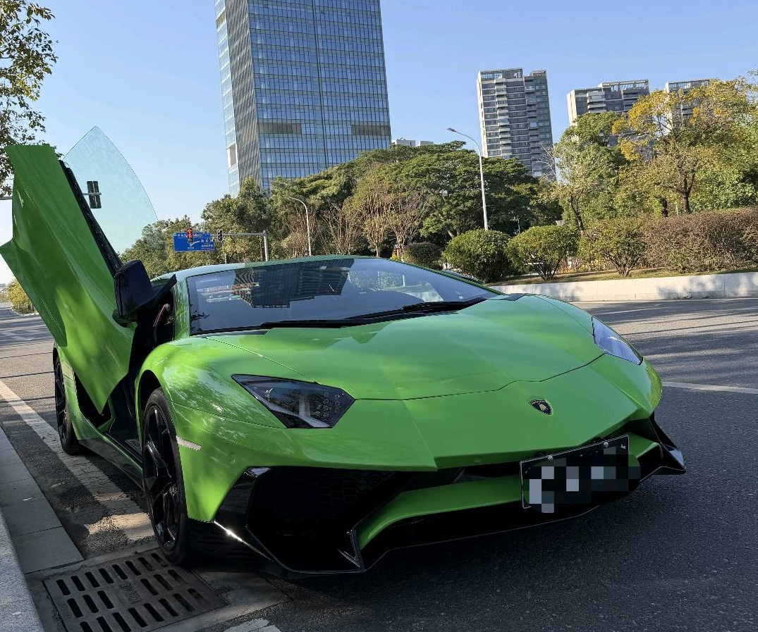 兰博基尼Aventador黑色2013年08月