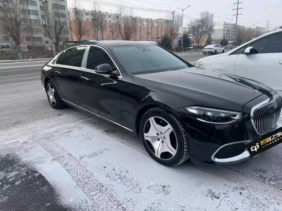 奔驰迈巴赫S级黑色2022年02月