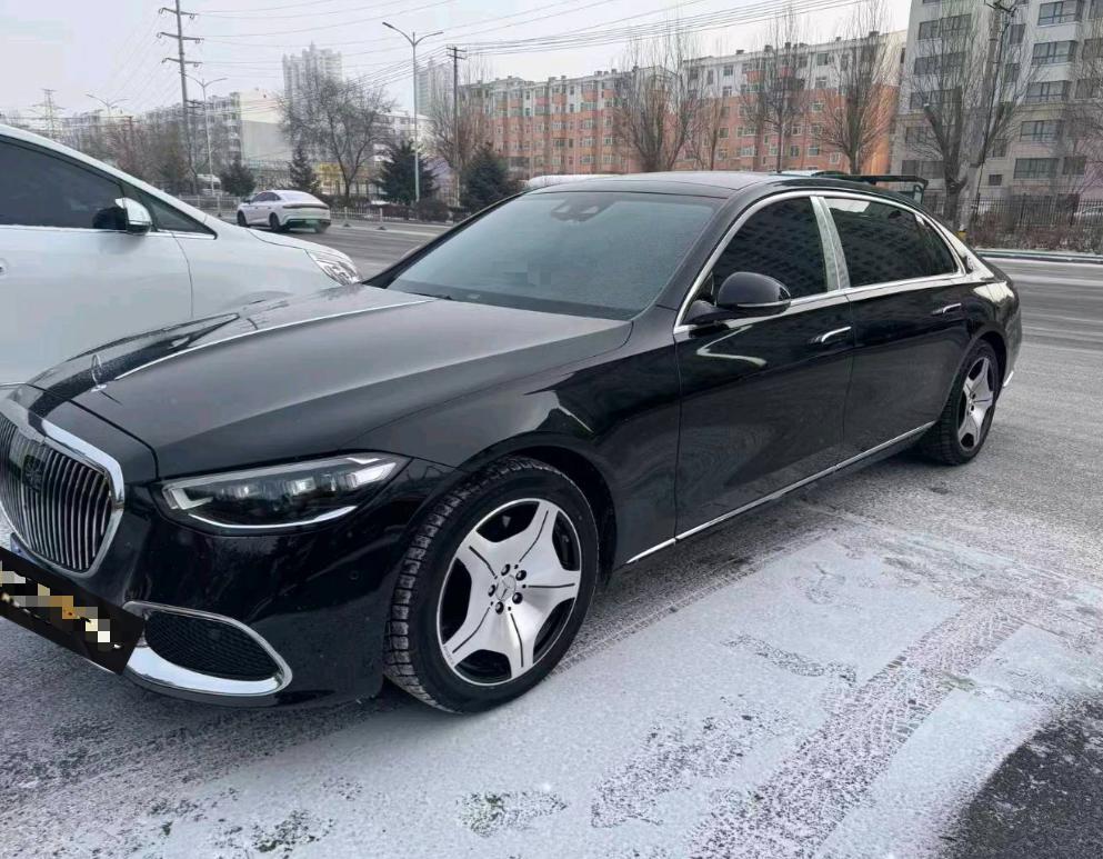 奔驰迈巴赫S级黑色2022年02月