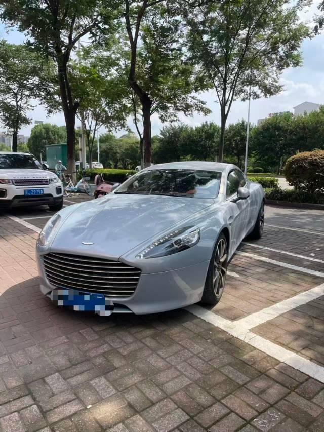 阿斯顿马丁Rapide蓝色2018年08月