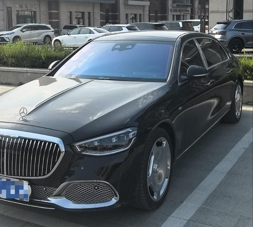 奔驰迈巴赫S级黑色2023年09月