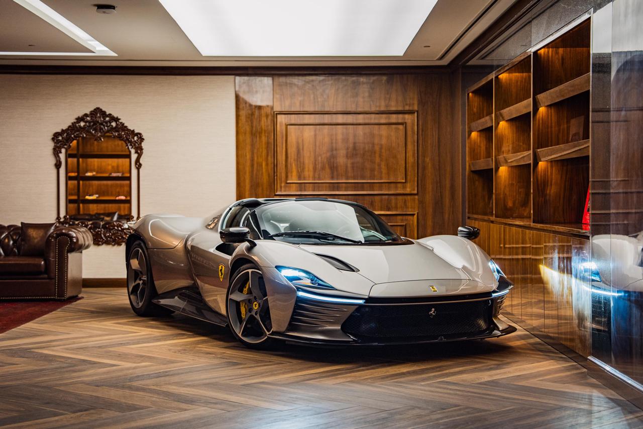 法拉利Daytona SP3银灰色2023年05月