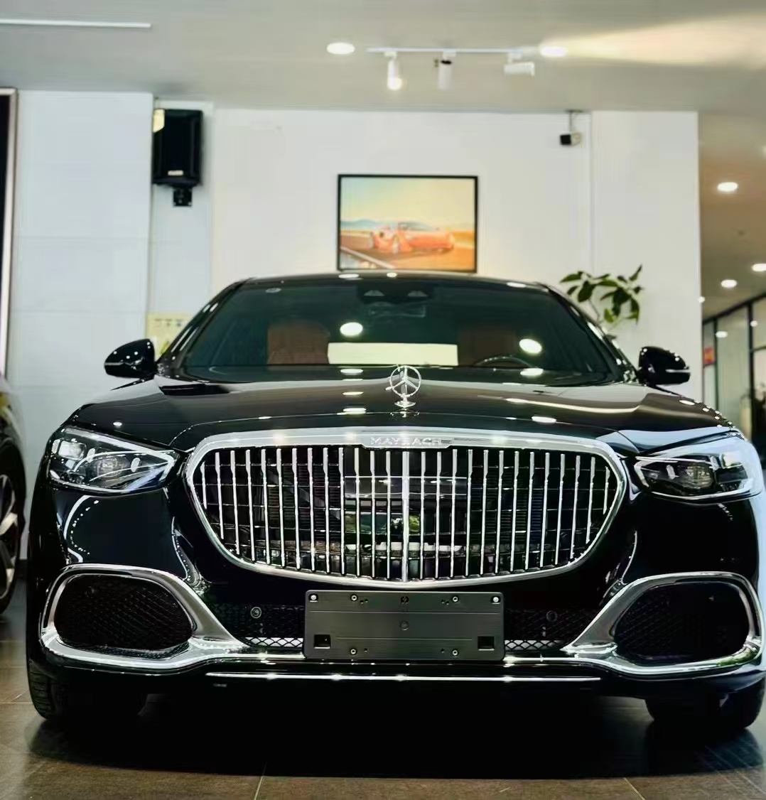 奔驰迈巴赫S级黑色2024年07月