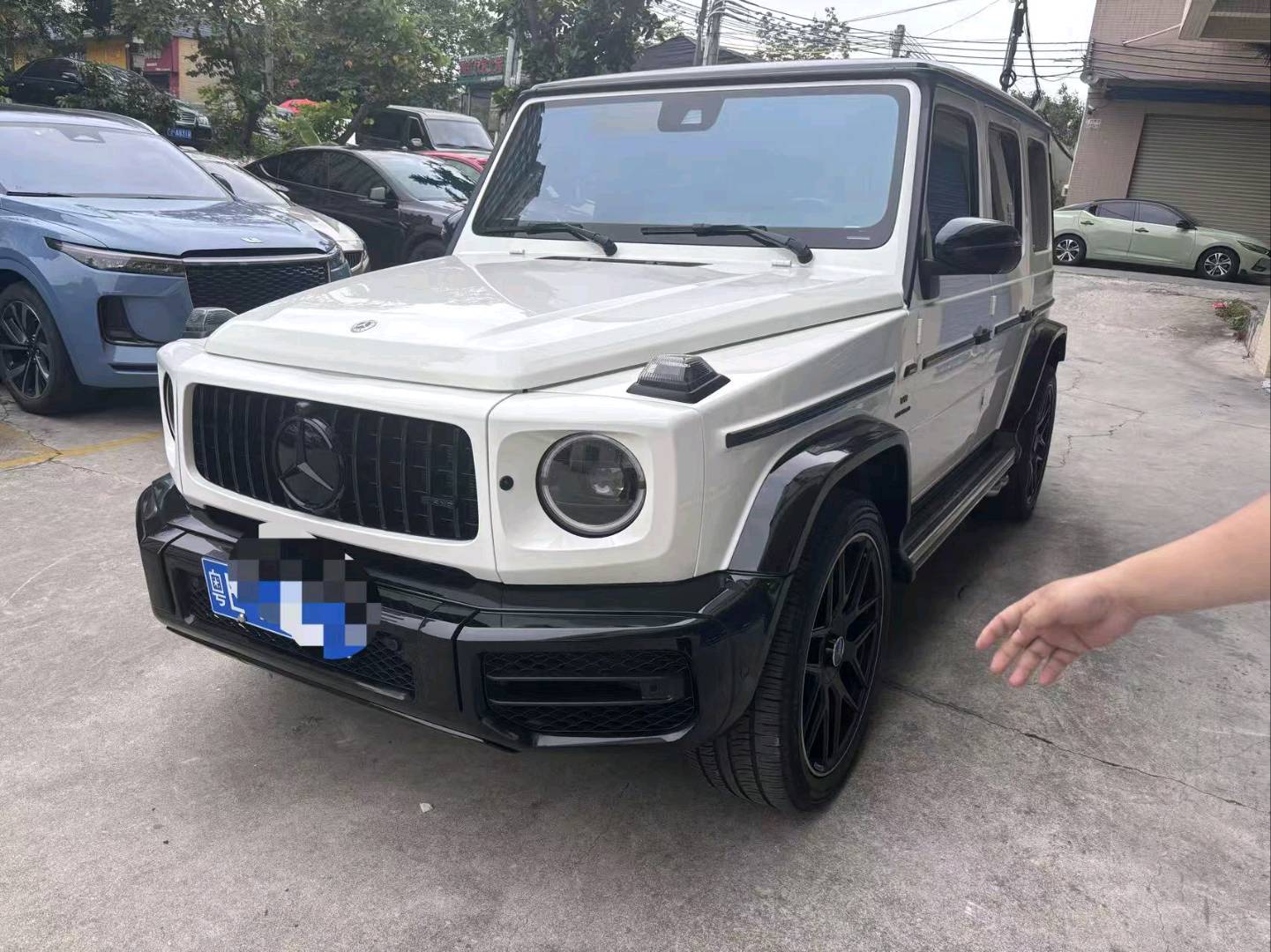 奔驰G级白色2022年12月