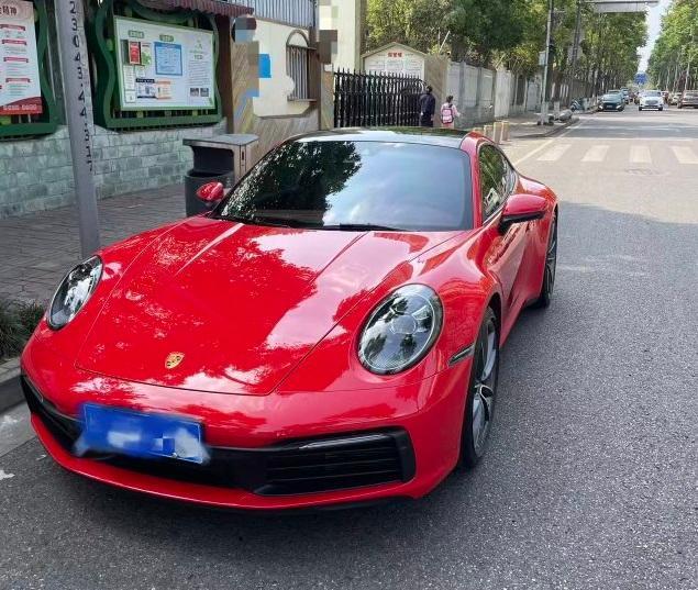 保时捷911红色2022年01月