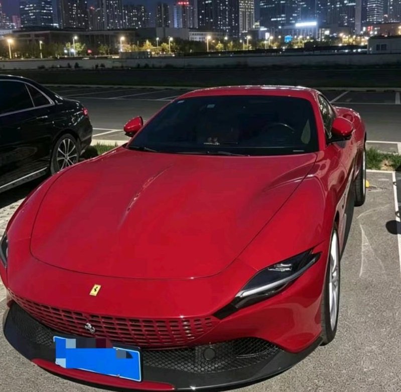 法拉利Roma红色2024年01月