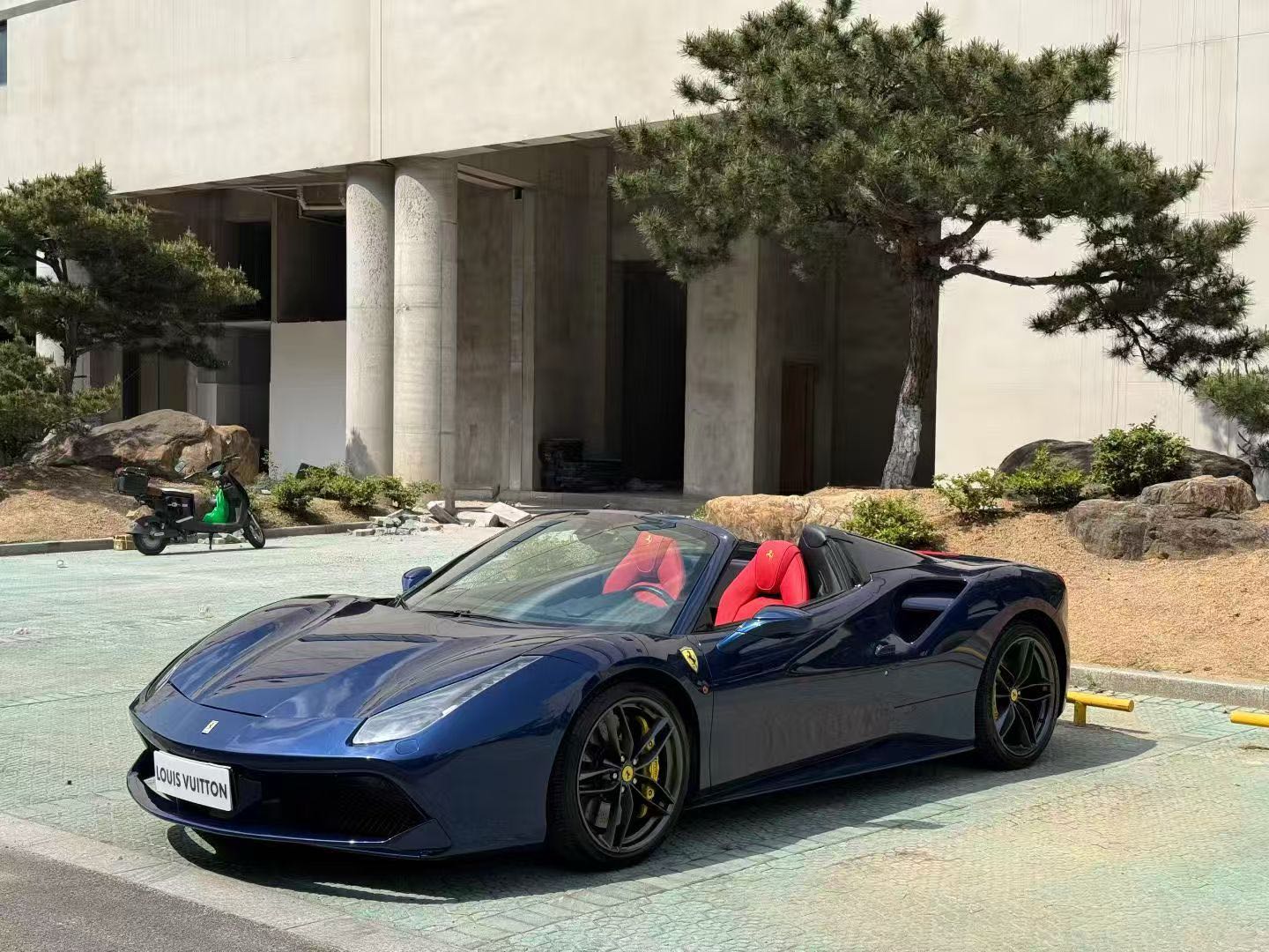 法拉利488蓝色2019年08月