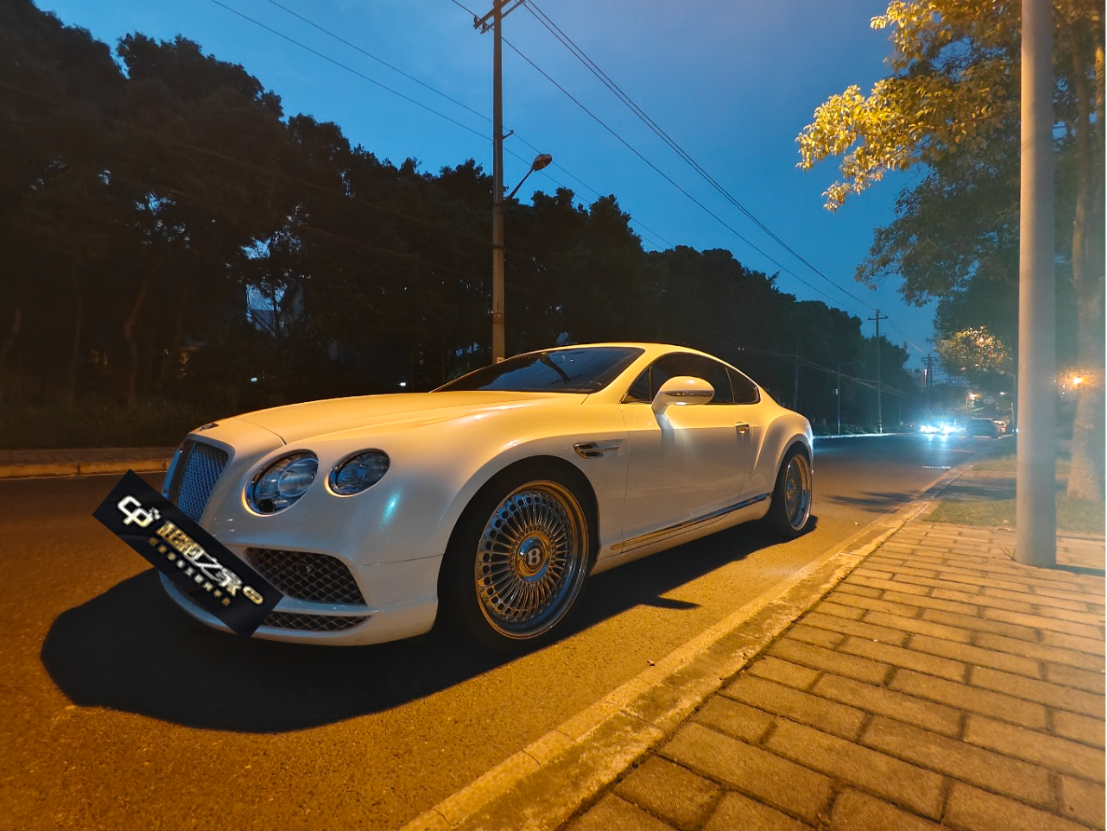 宾利欧陆GT白色2014年04月