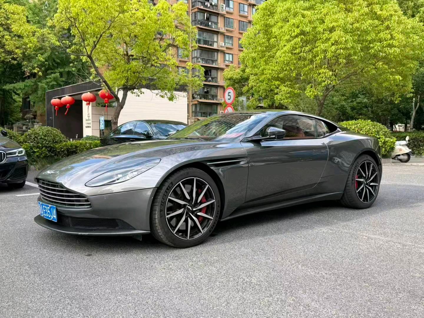 阿斯顿马丁DB11 灰色2021年05月