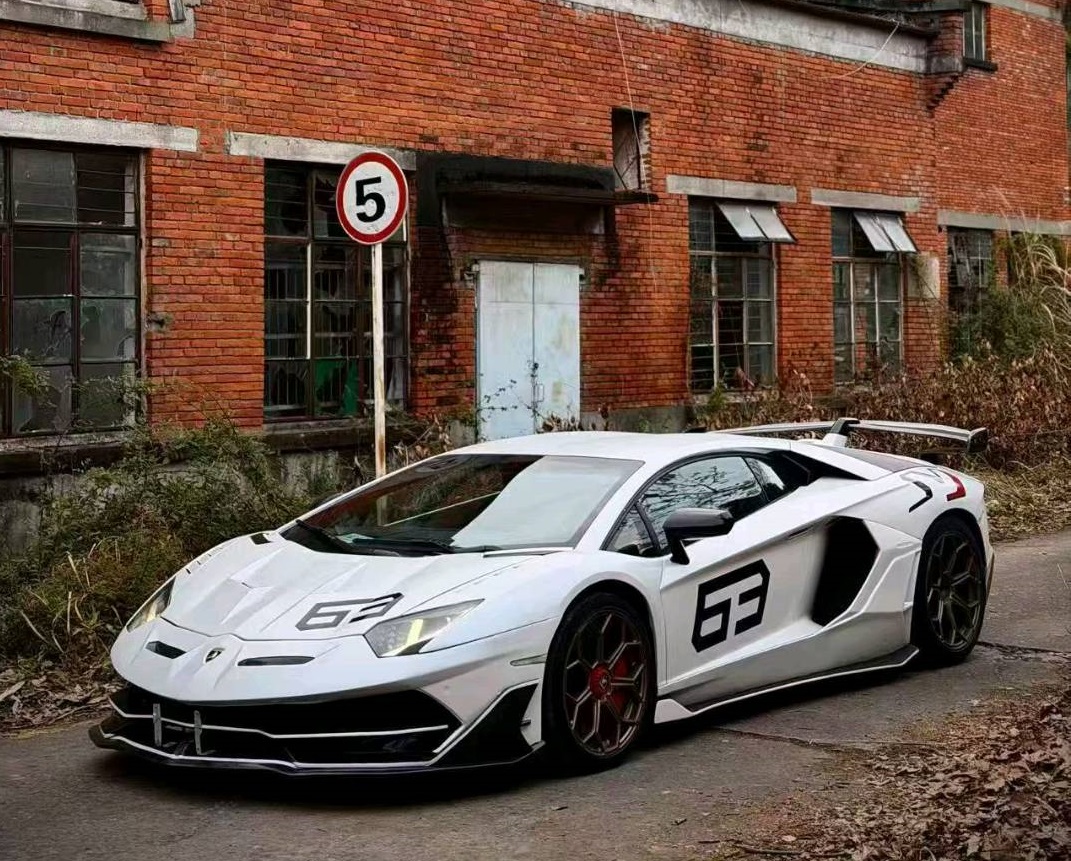 兰博基尼Aventador灰色2013年08月