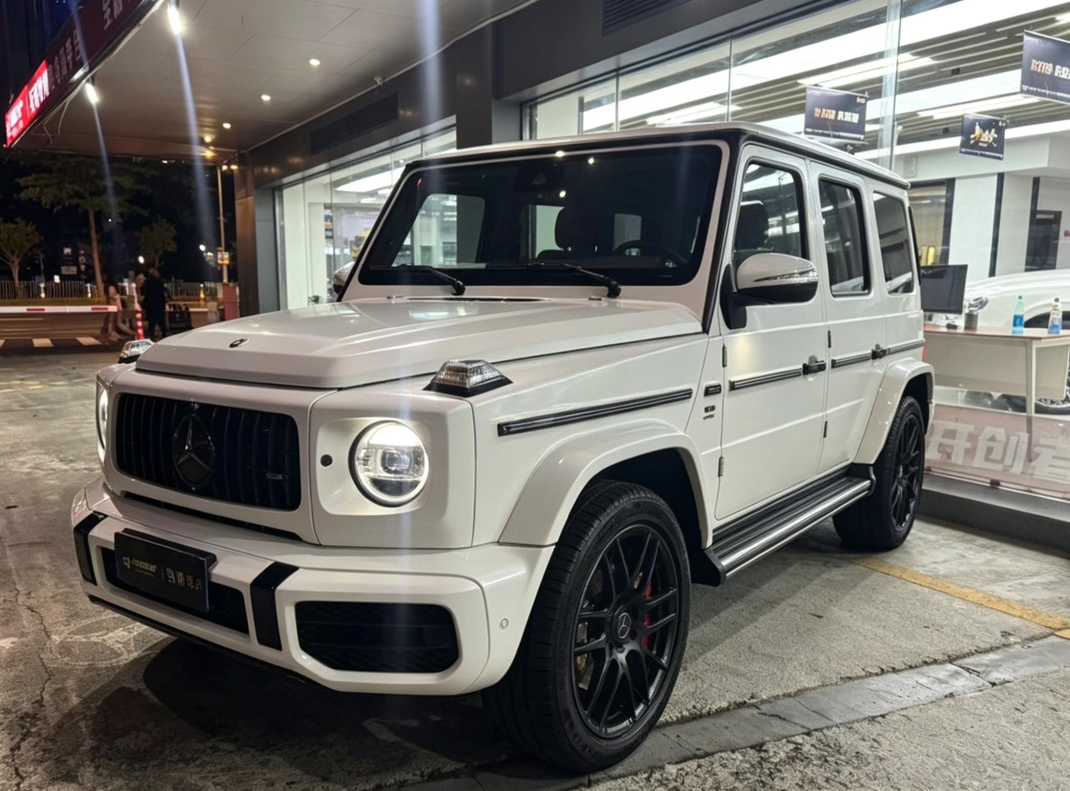 奔驰G级白色2019年06月