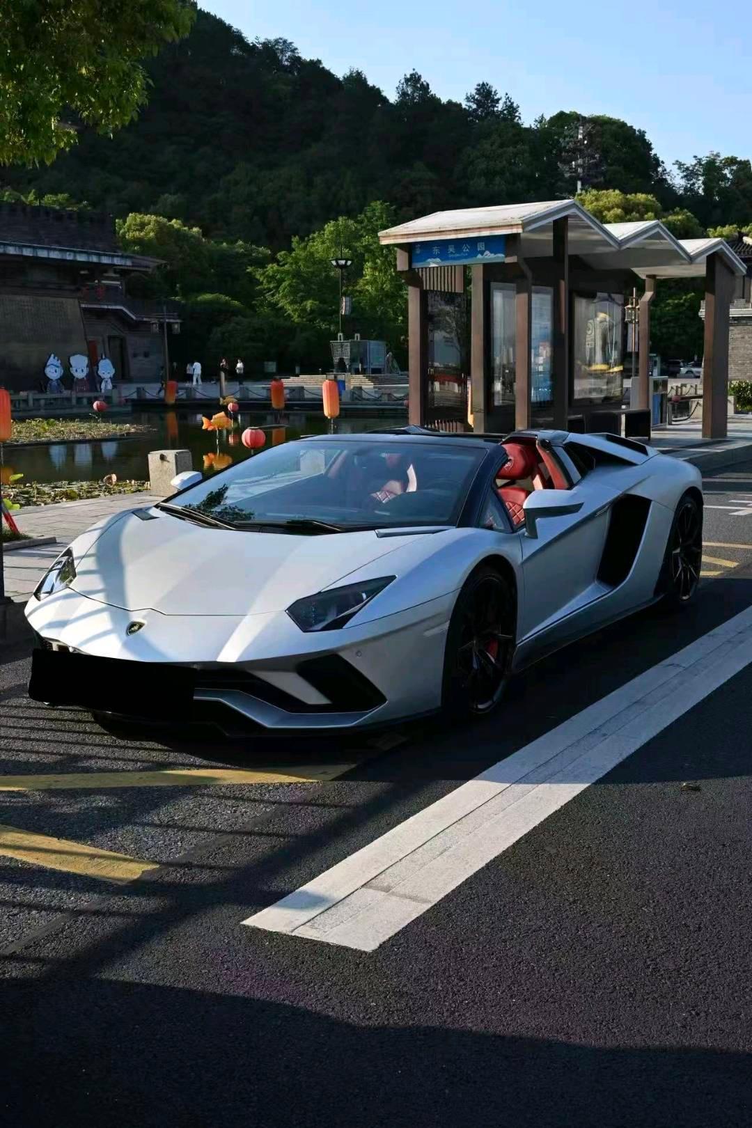 兰博基尼Aventador银灰色2018年02月