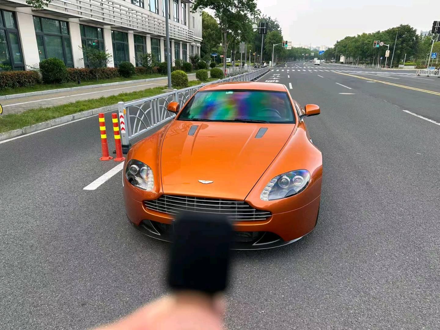 阿斯顿马丁Vantage 橙色2014年09月