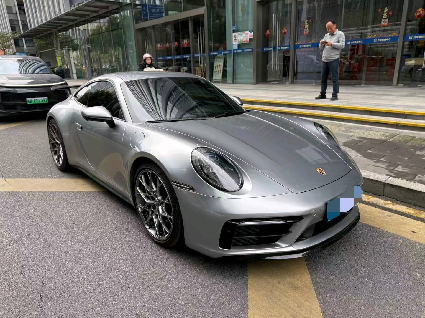 保时捷911银灰色2021年07月