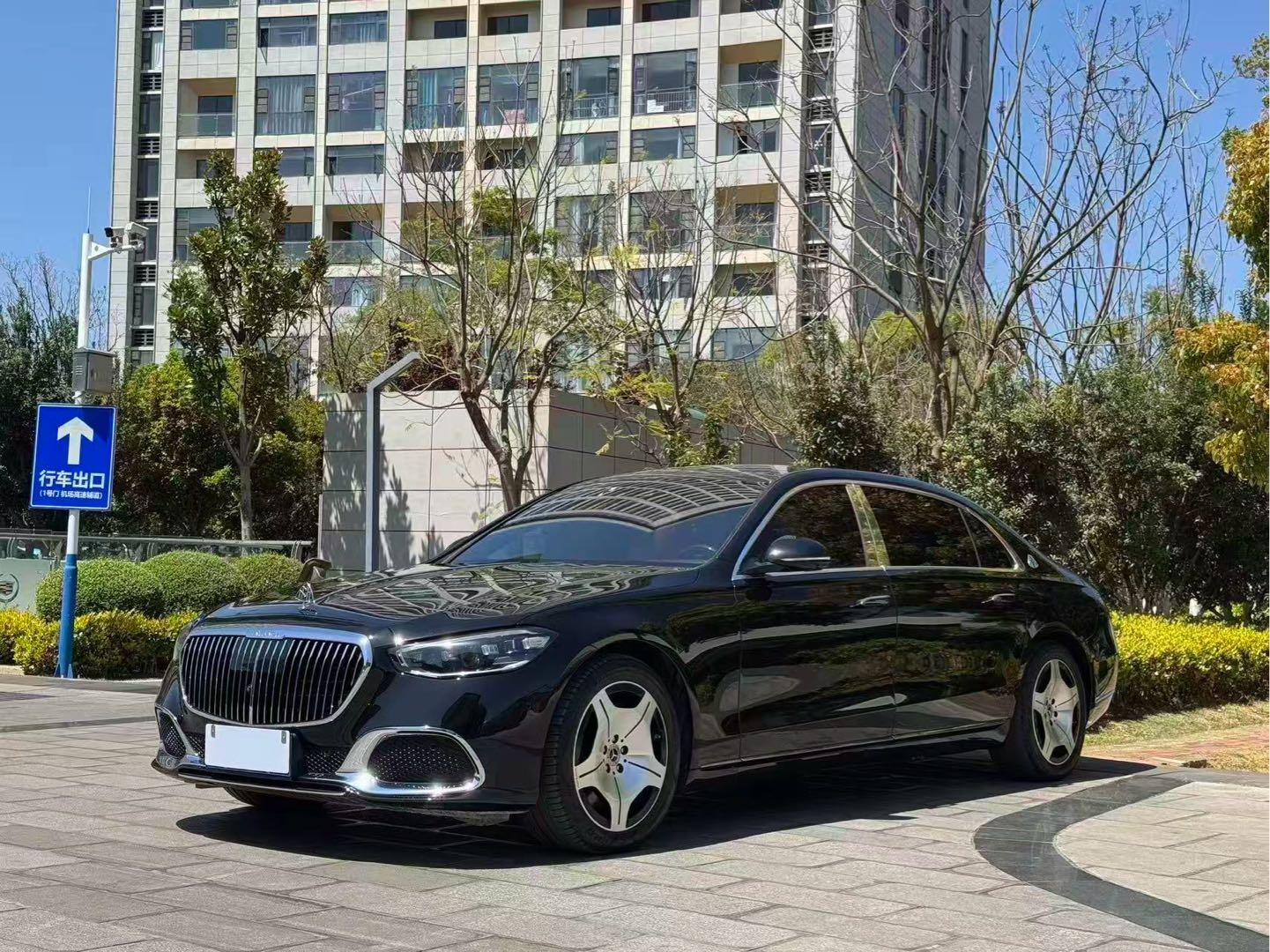 奔驰迈巴赫S级黑色2022年10月