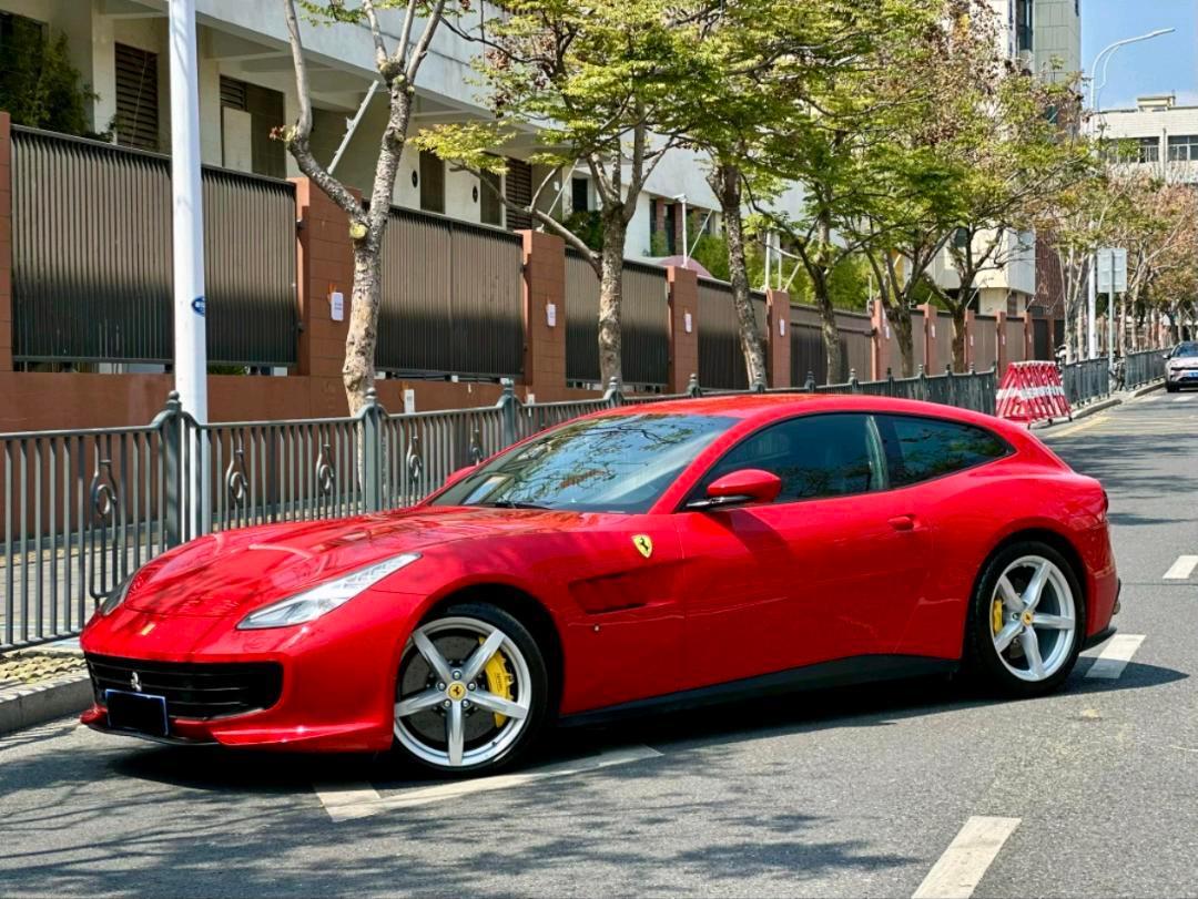 法拉利GTC4 lusso T红色2019年07月