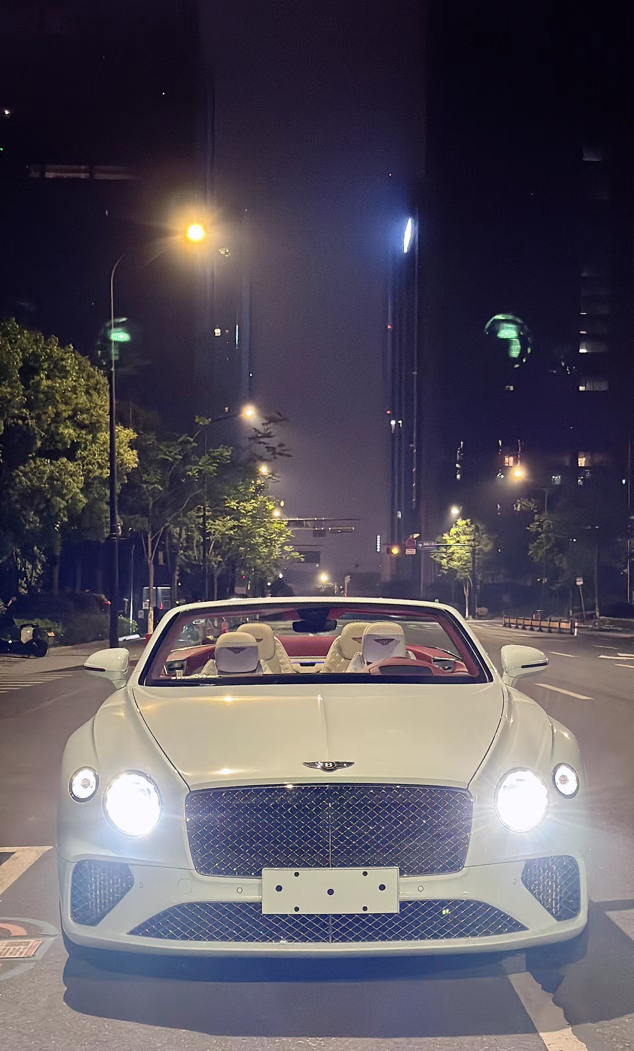 宾利欧陆GT白色2020年11月
