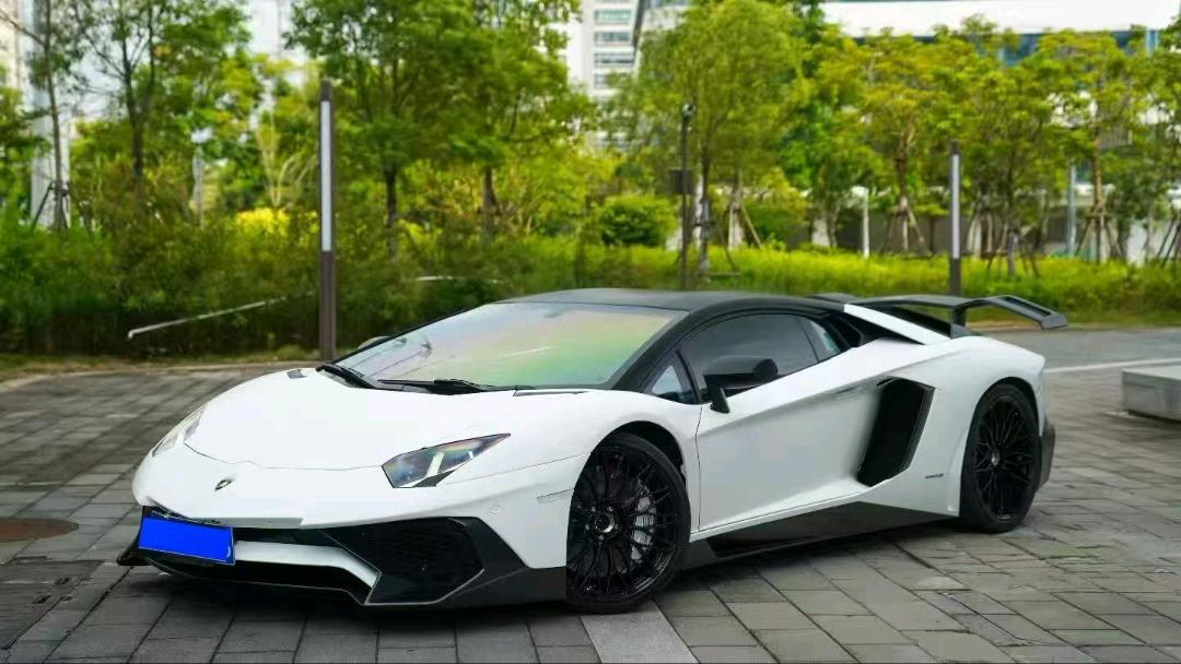 兰博基尼Aventador白色2014年03月