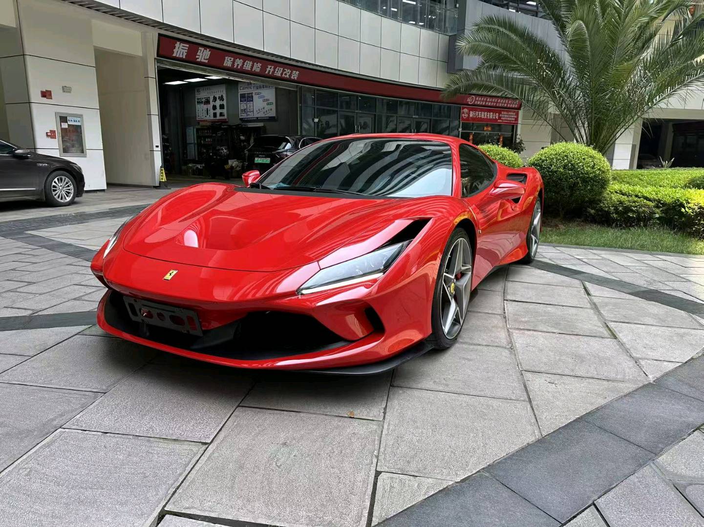 法拉利F8红色2022年08月