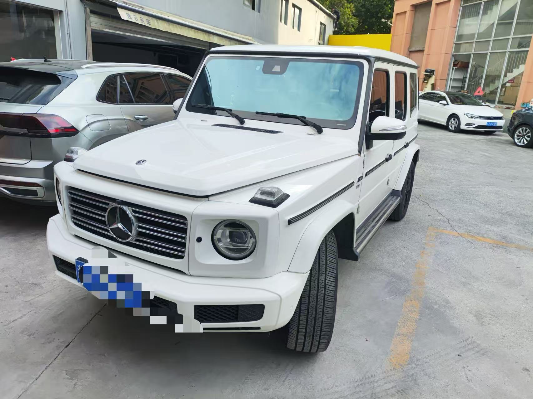 奔驰G级白色2023年04月