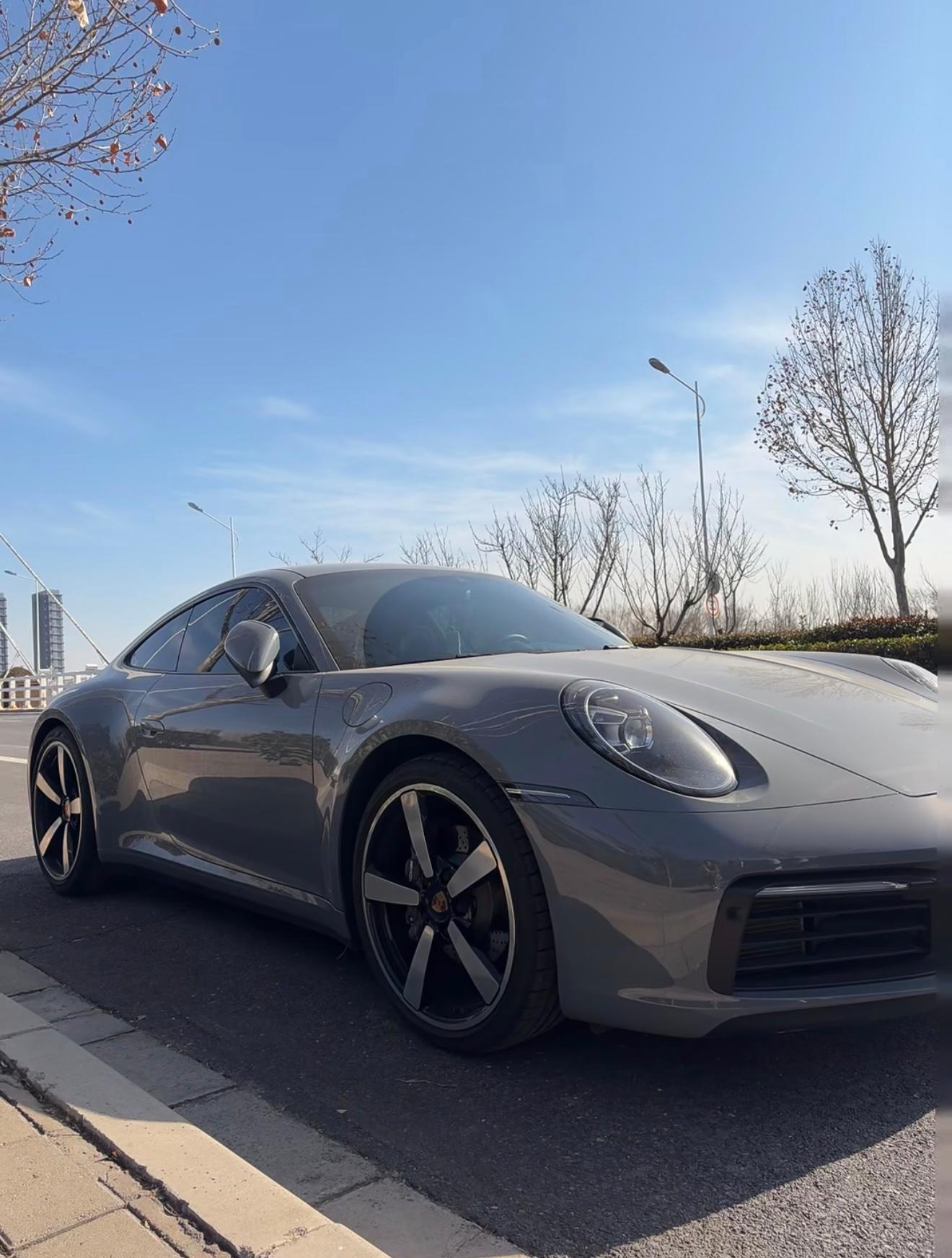 保时捷911灰色2024年06月