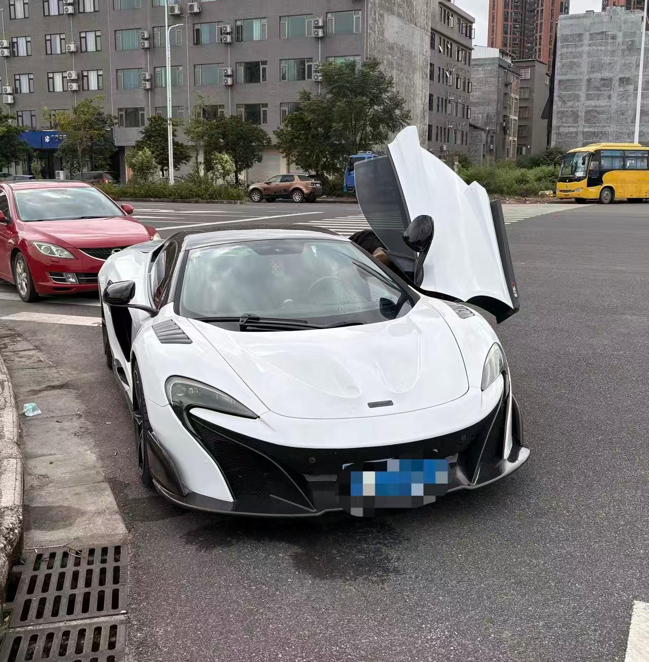 迈凯伦MP4-12C灰色2013年08月