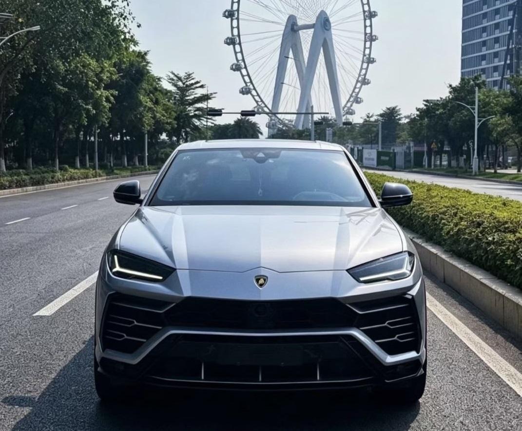兰博基尼Urus银灰色2021年09月