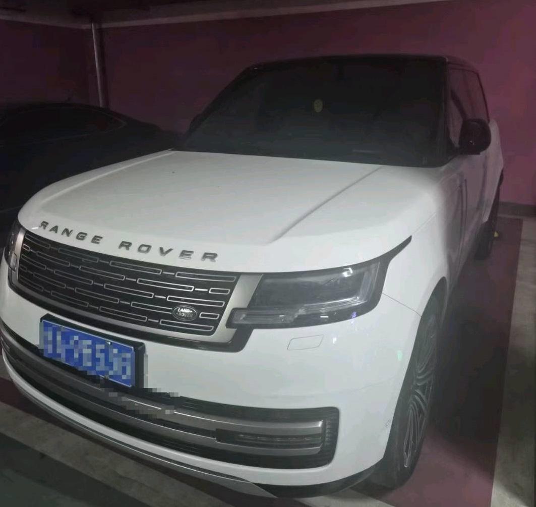 路虎揽胜白色2023年02月