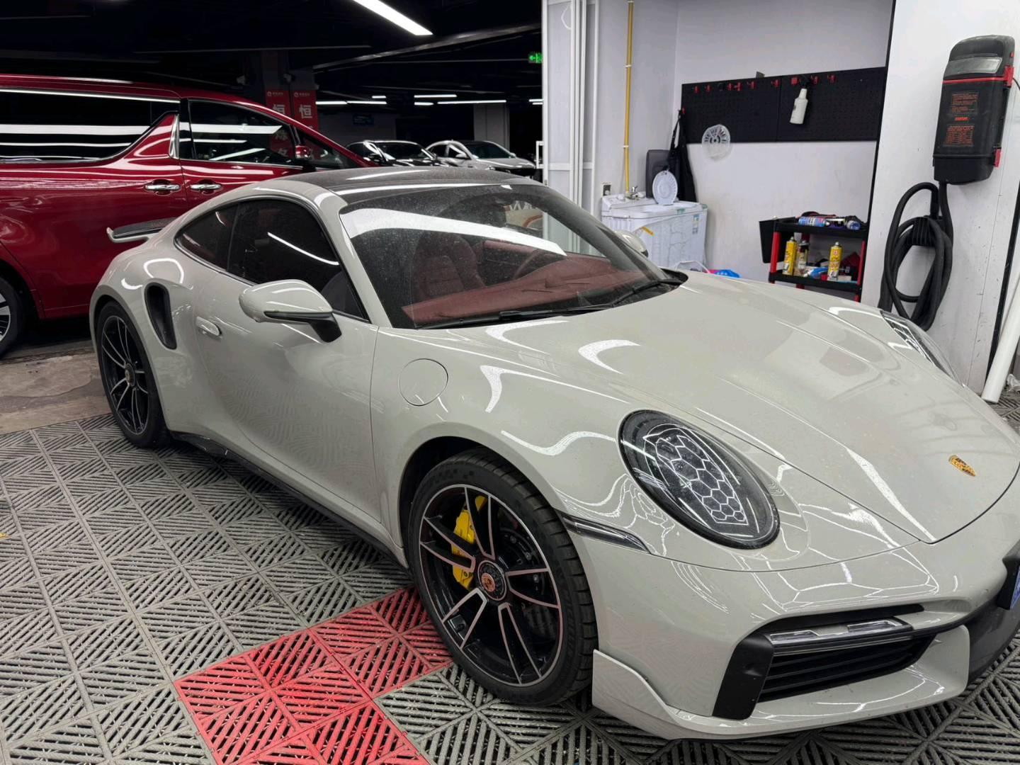 保时捷911米色2023年01月