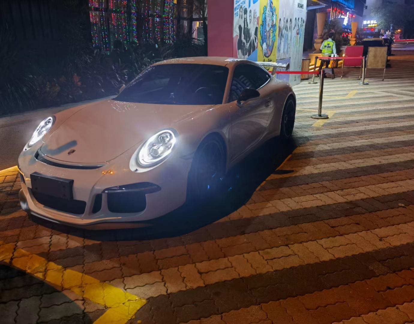 保时捷911白色2015年06月