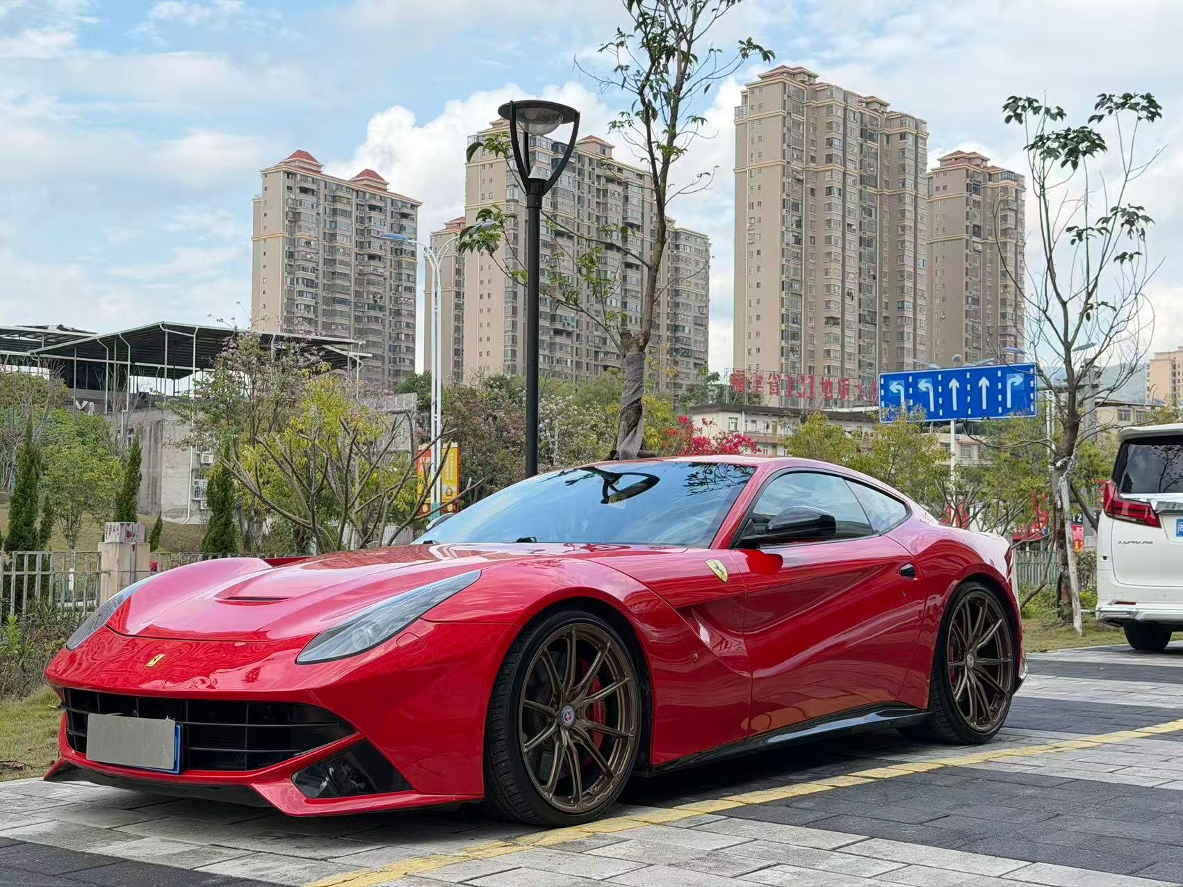 法拉利F12 berlinetta银灰色2013年12月