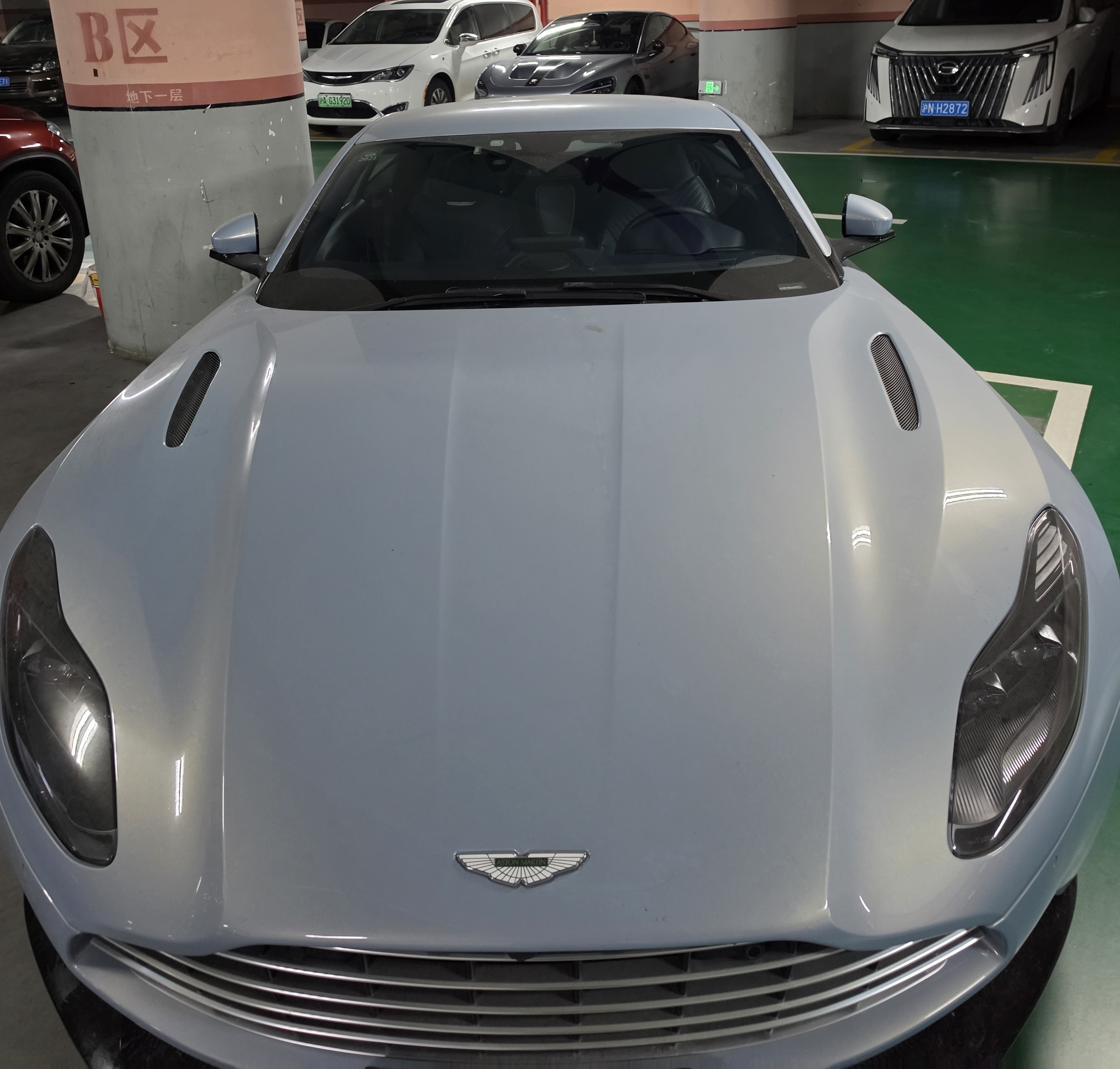 阿斯顿马丁DB11 蓝色2019年10月