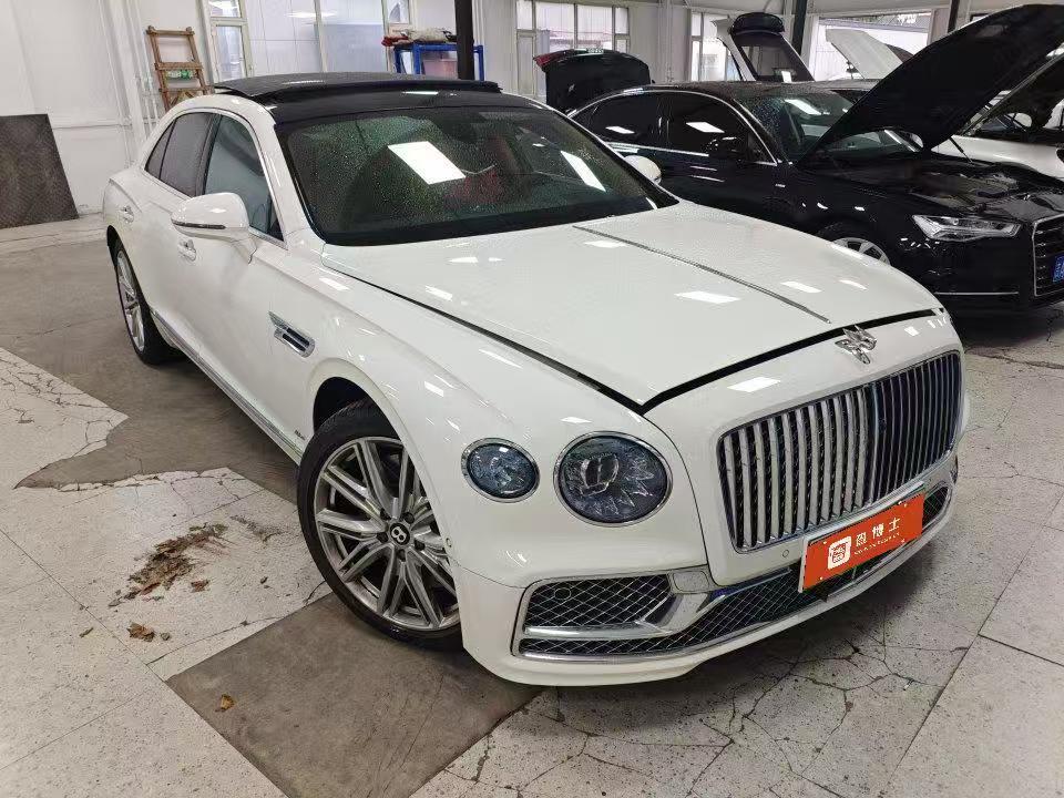 宾利飞驰插电混动白色2023年07月