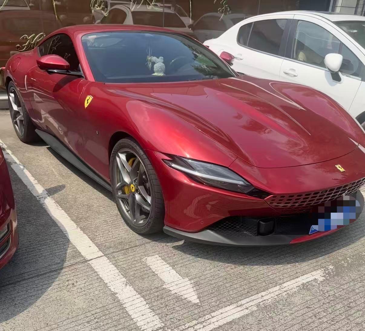 法拉利Roma红色2022年08月