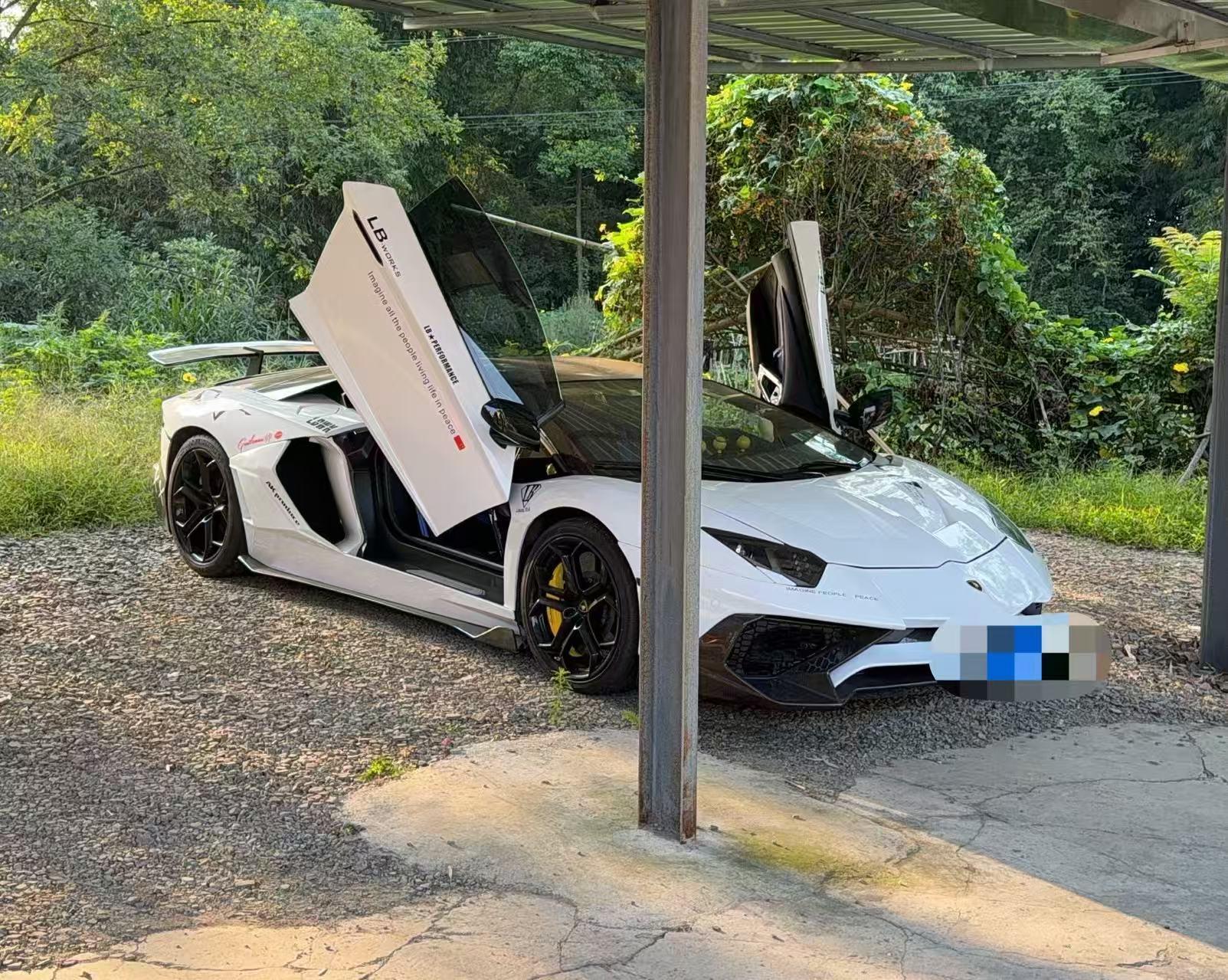 兰博基尼Aventador白色2012年01月