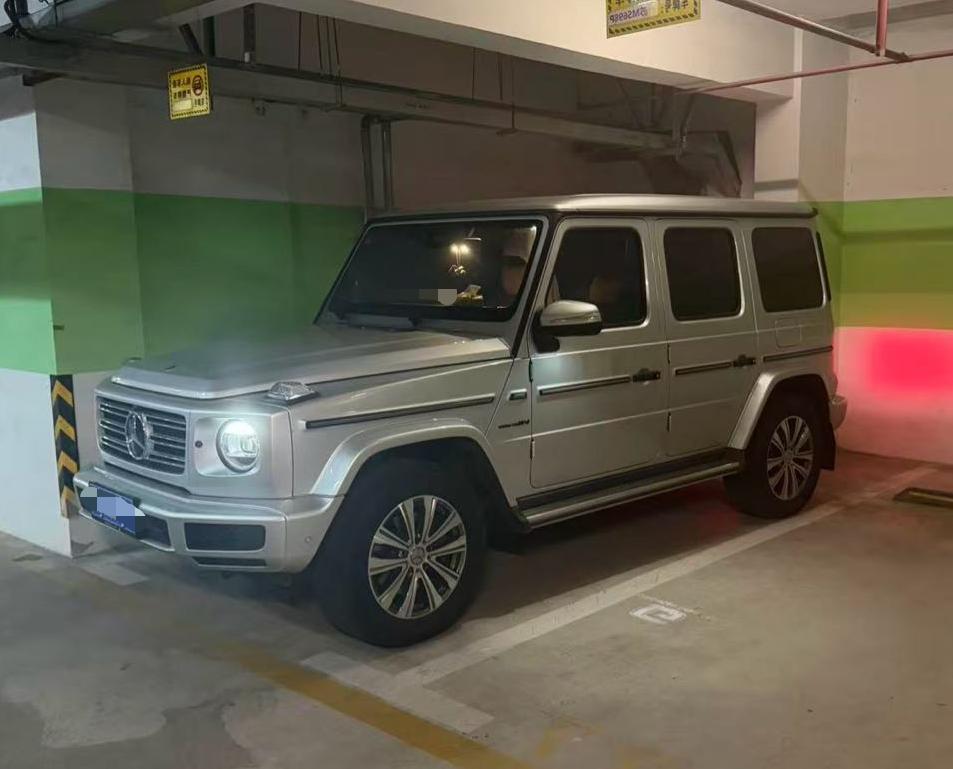 奔驰G级银灰色2024年04月
